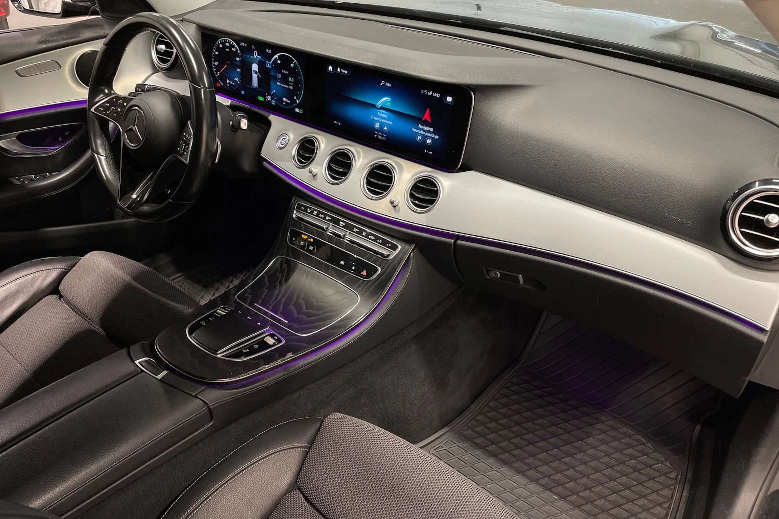 musta Mercedes-Benz E 2020 kuva 30.