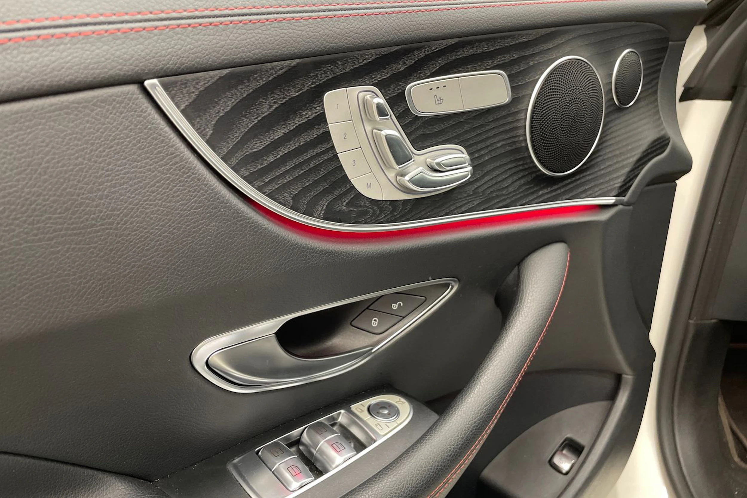 valkoinen Mercedes-Benz E 2020 kuva 15.