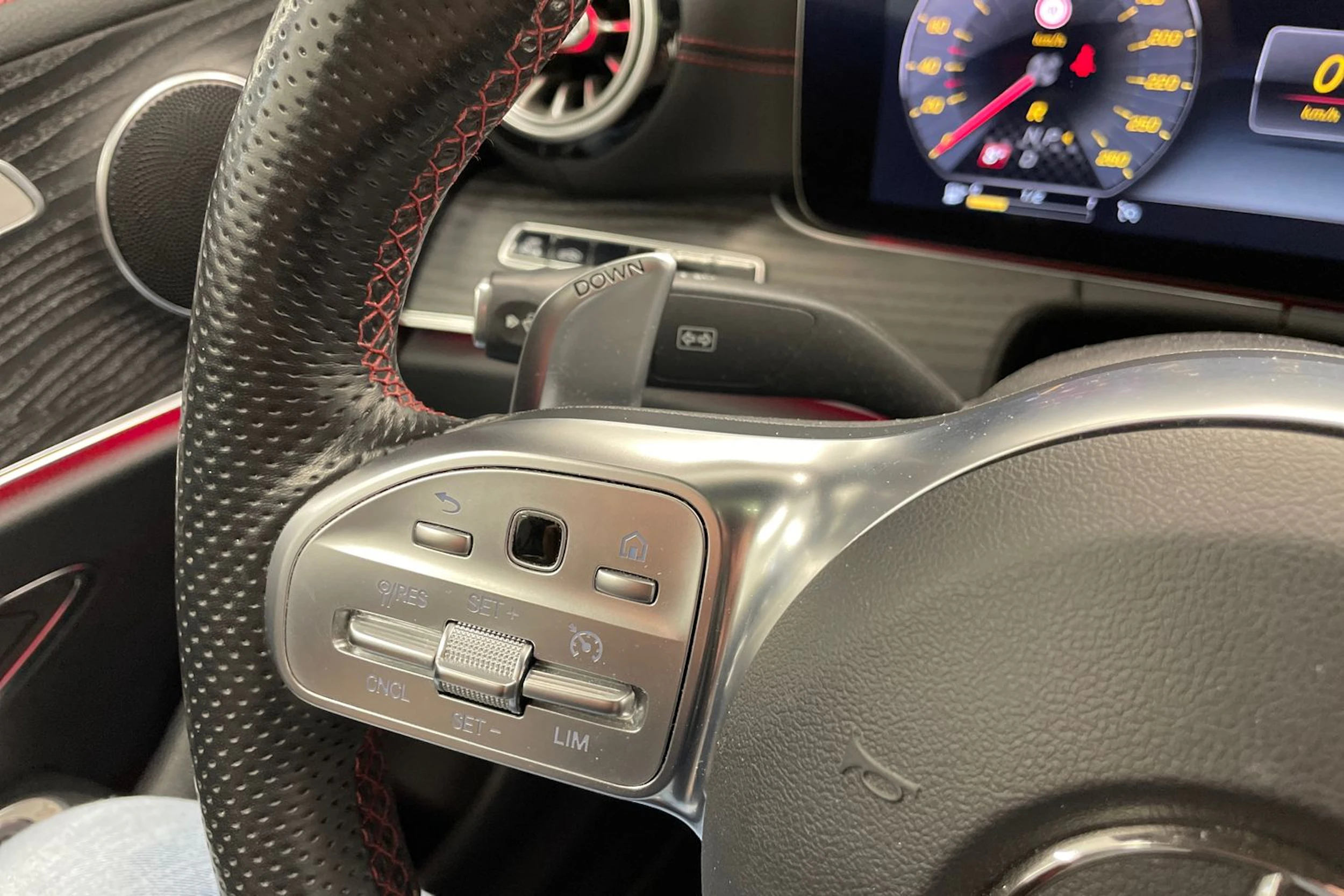 valkoinen Mercedes-Benz E 2020 kuva 27.