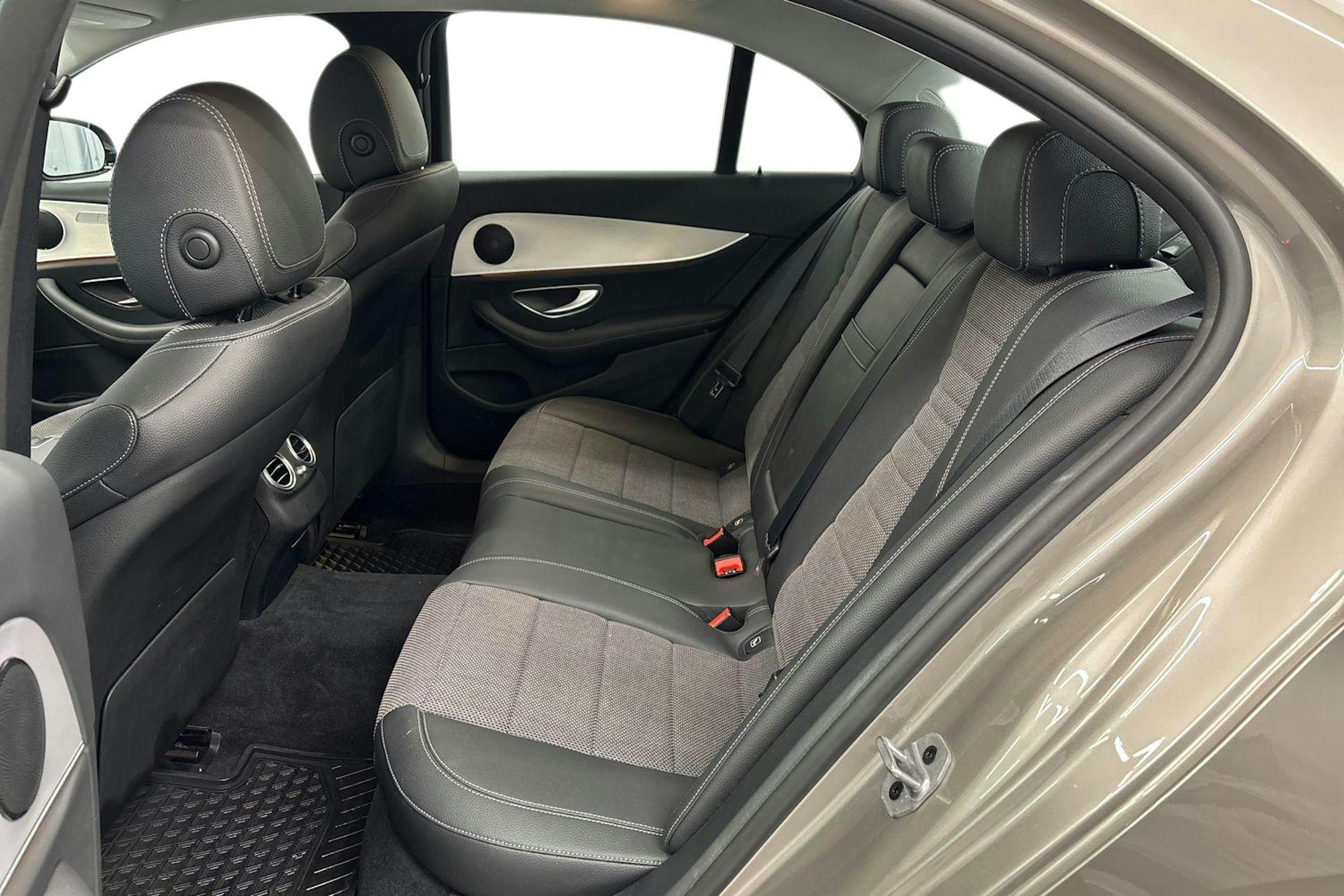 hopea Mercedes-Benz E 2020 kuva 10.