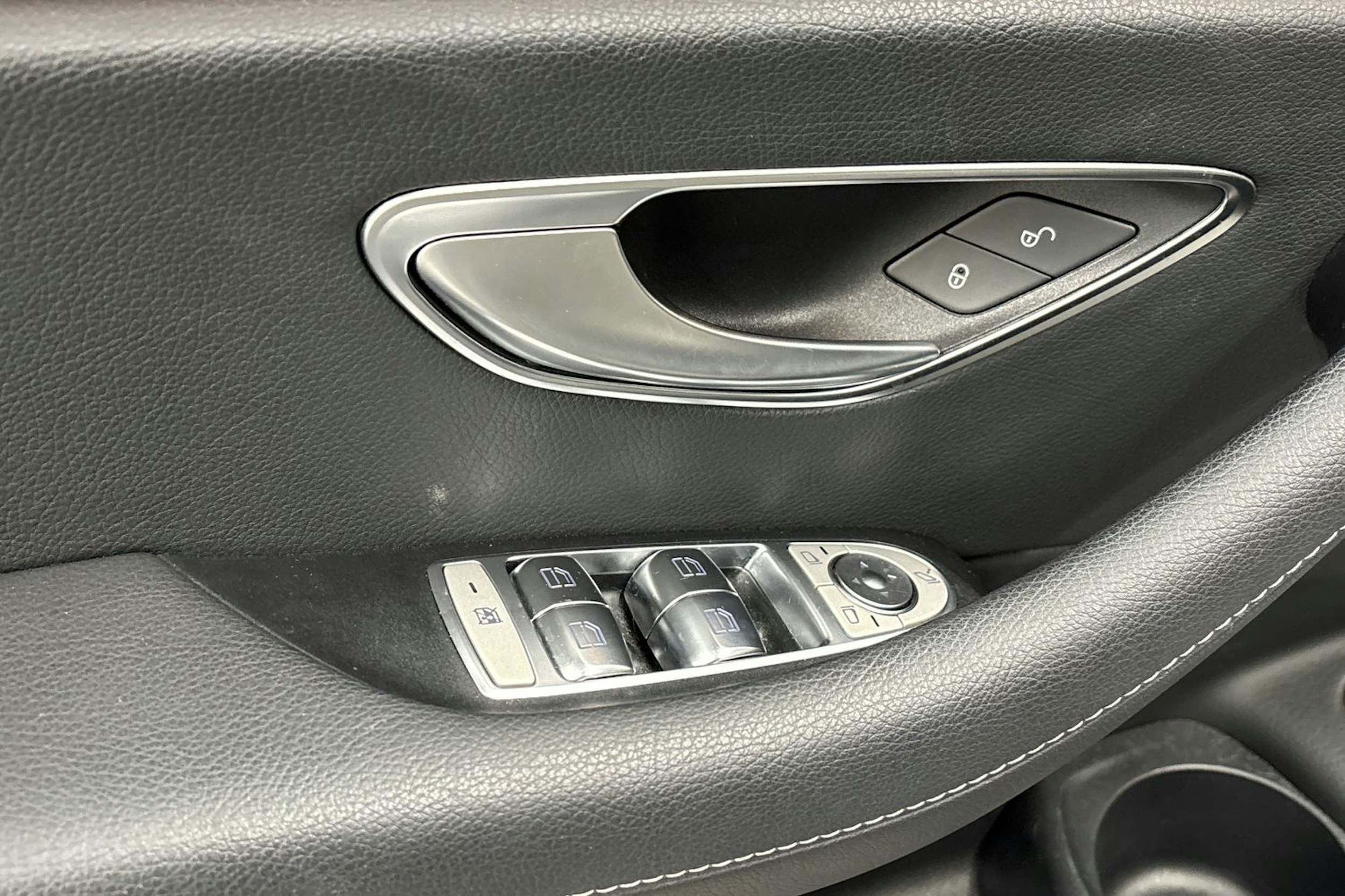 hopea Mercedes-Benz E 2020 kuva 20.