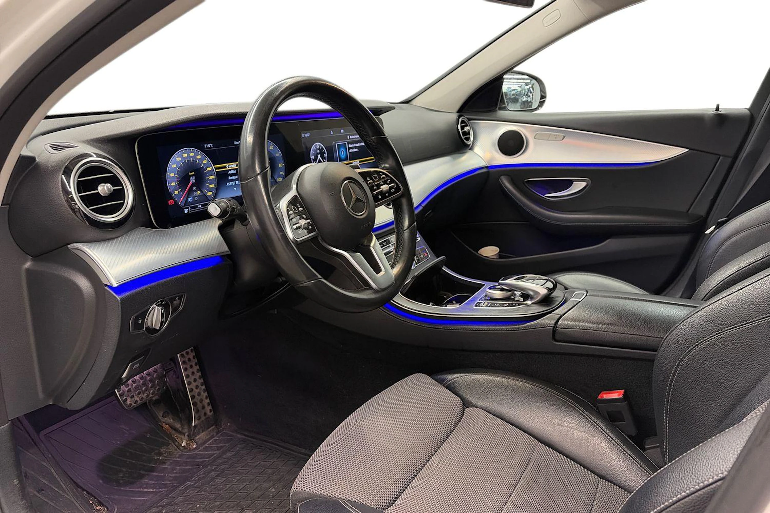 valkoinen Mercedes-Benz E 2020 kuva 3.