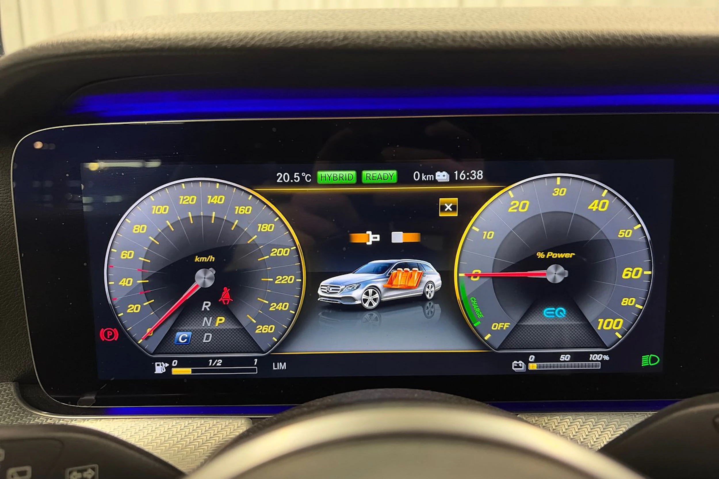 valkoinen Mercedes-Benz E 2020 kuva 4.