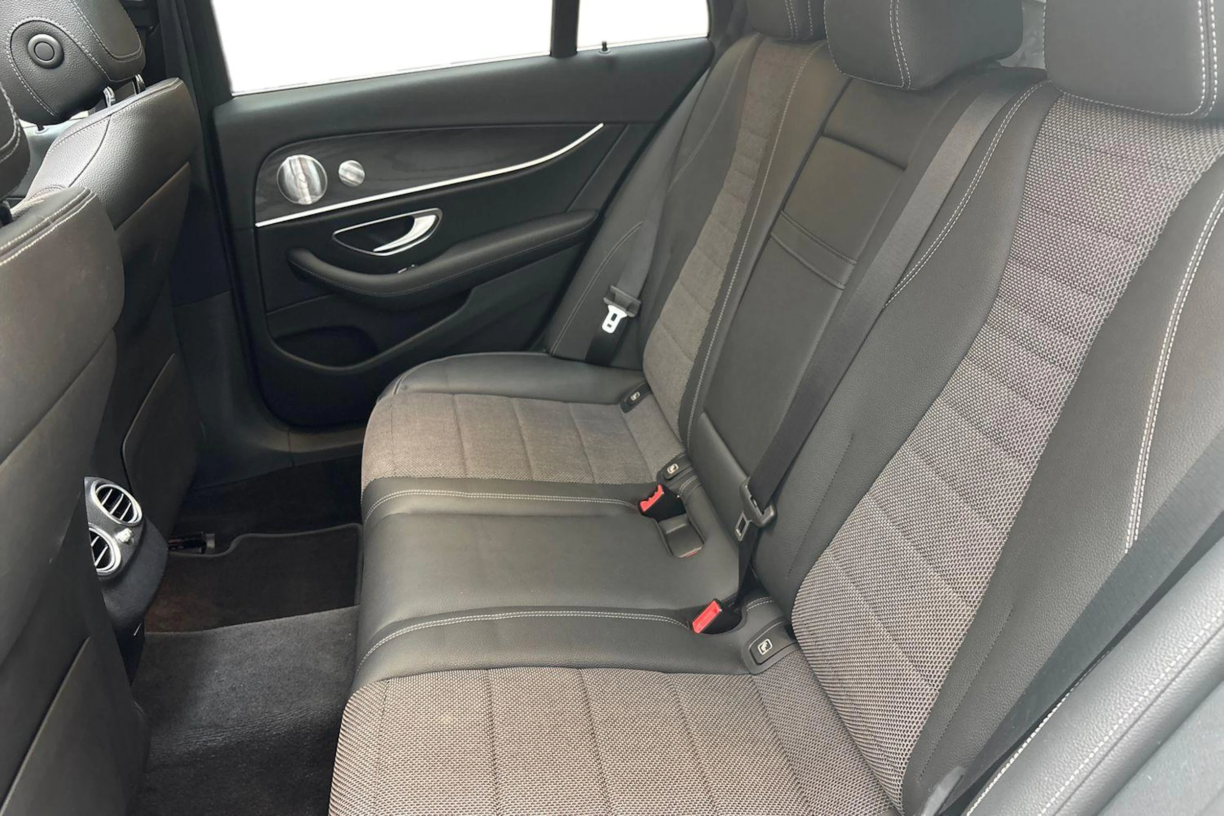 harmaa Mercedes-Benz E 2020 kuva 11.