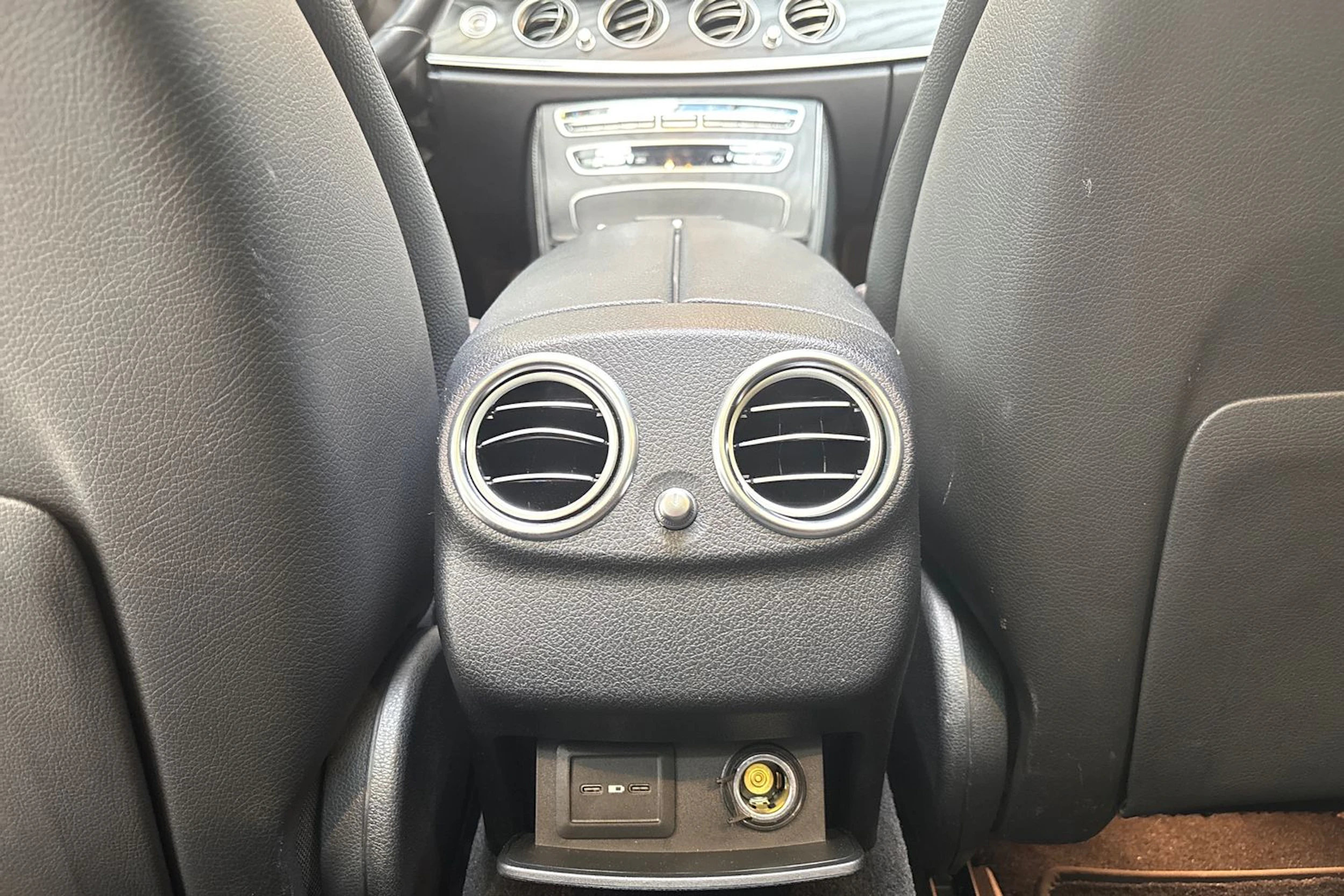 harmaa Mercedes-Benz E 2020 kuva 18.