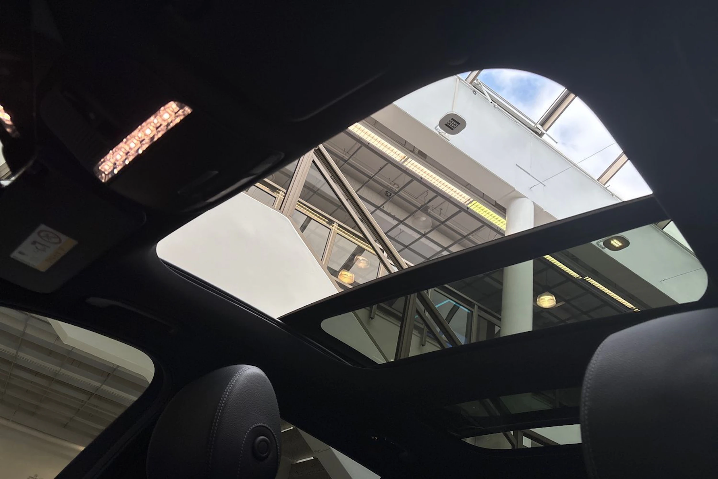 harmaa Mercedes-Benz E 2020 kuva 20.