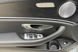 harmaa Mercedes-Benz E 2020 kuva 21.