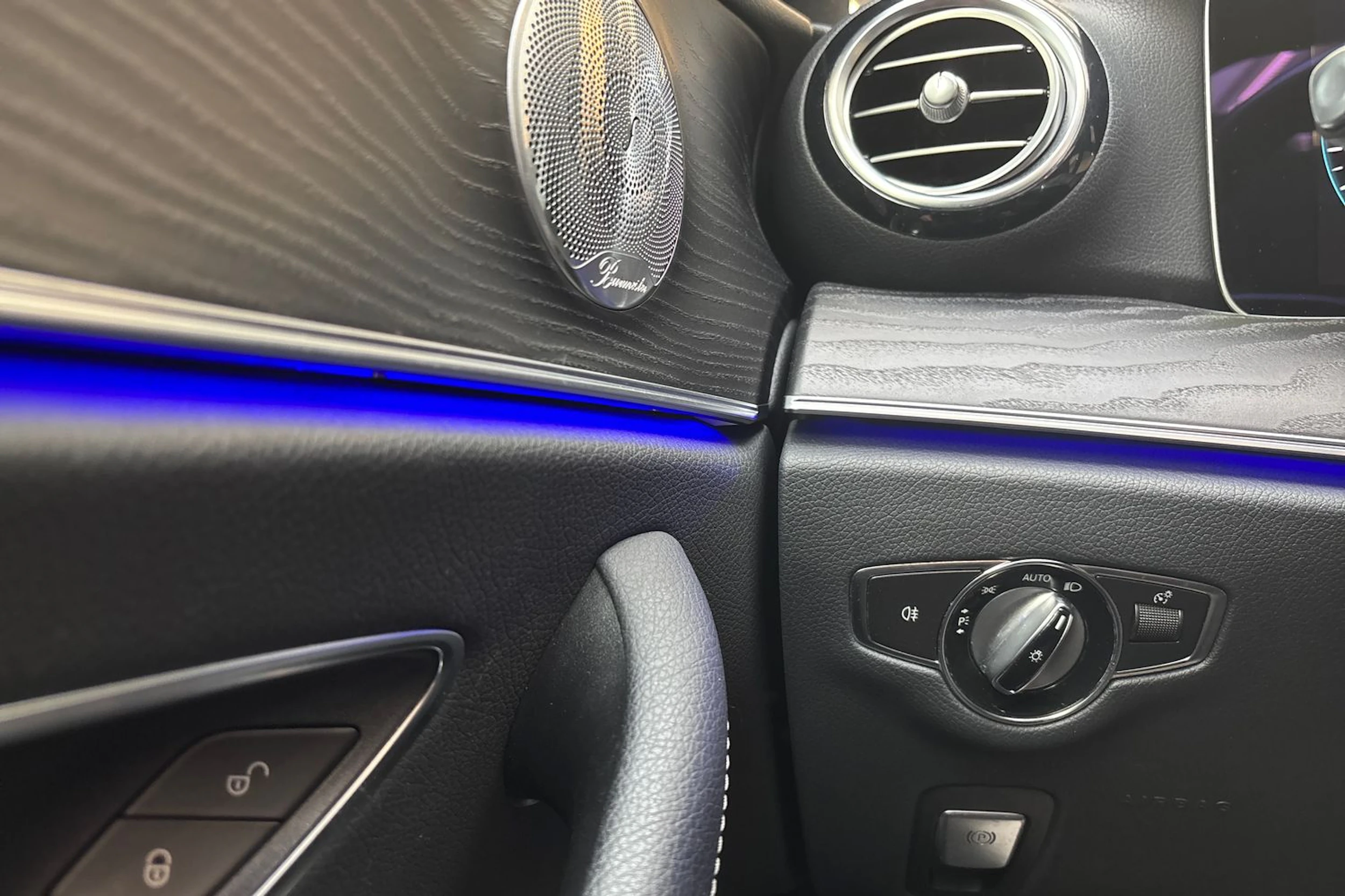 harmaa Mercedes-Benz E 2020 kuva 22.