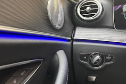 harmaa Mercedes-Benz E 2020 kuva 22.