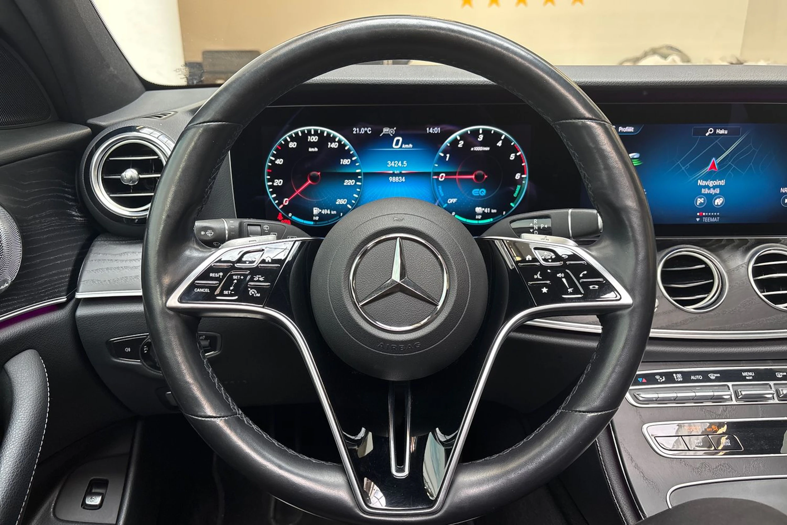 harmaa Mercedes-Benz E 2020 kuva 23.