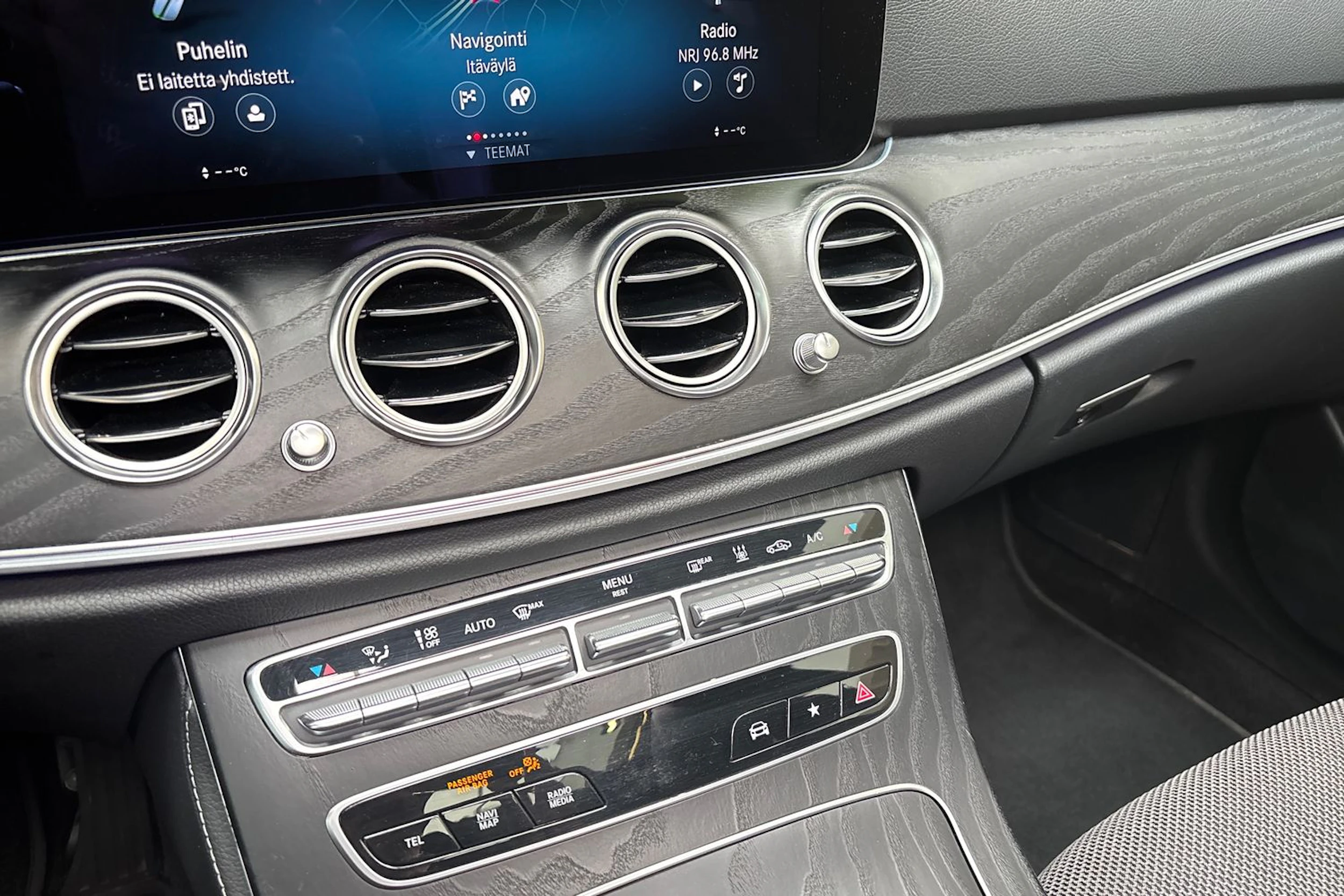 harmaa Mercedes-Benz E 2020 kuva 27.