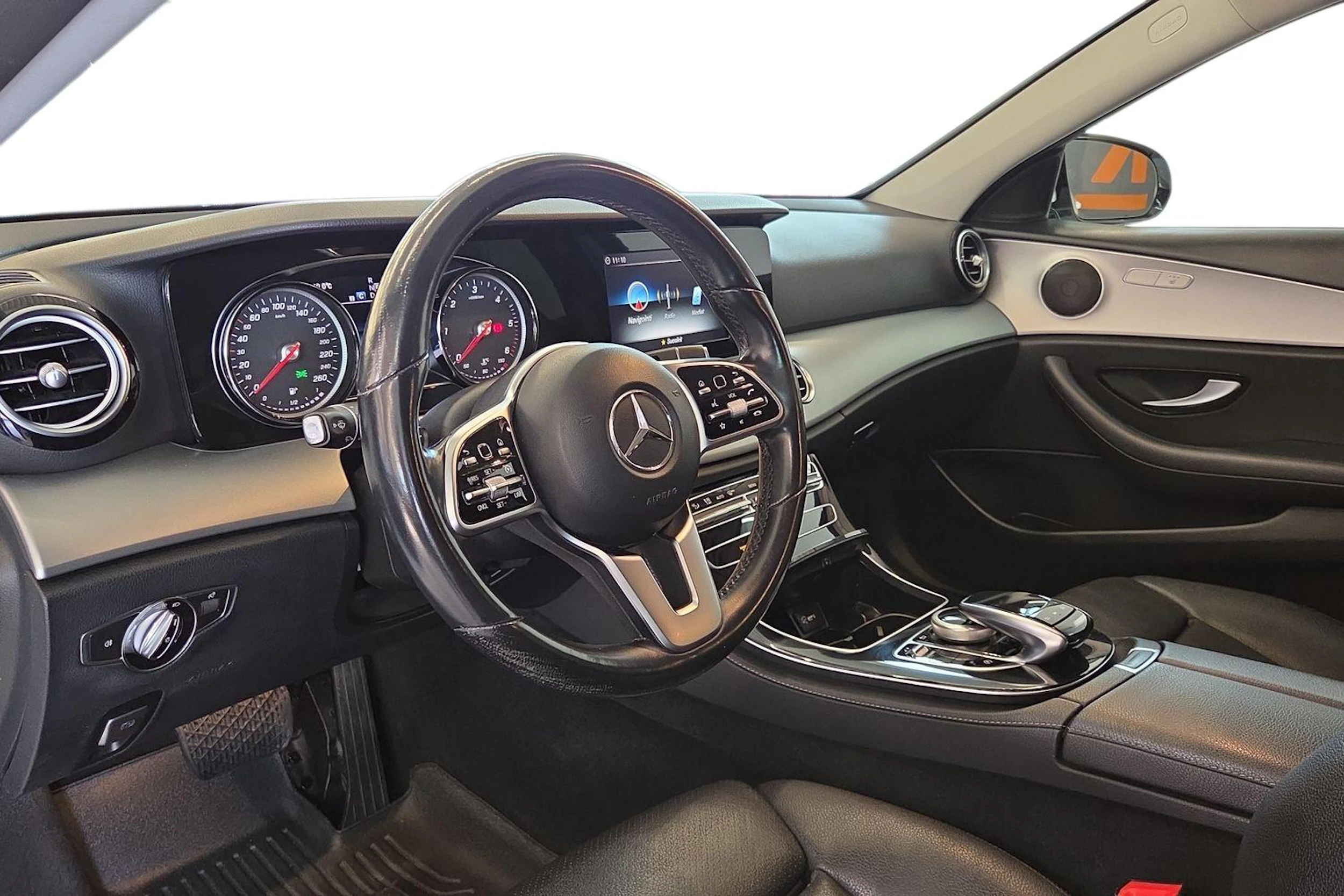 valkoinen Mercedes-Benz E 2020 kuva 6.