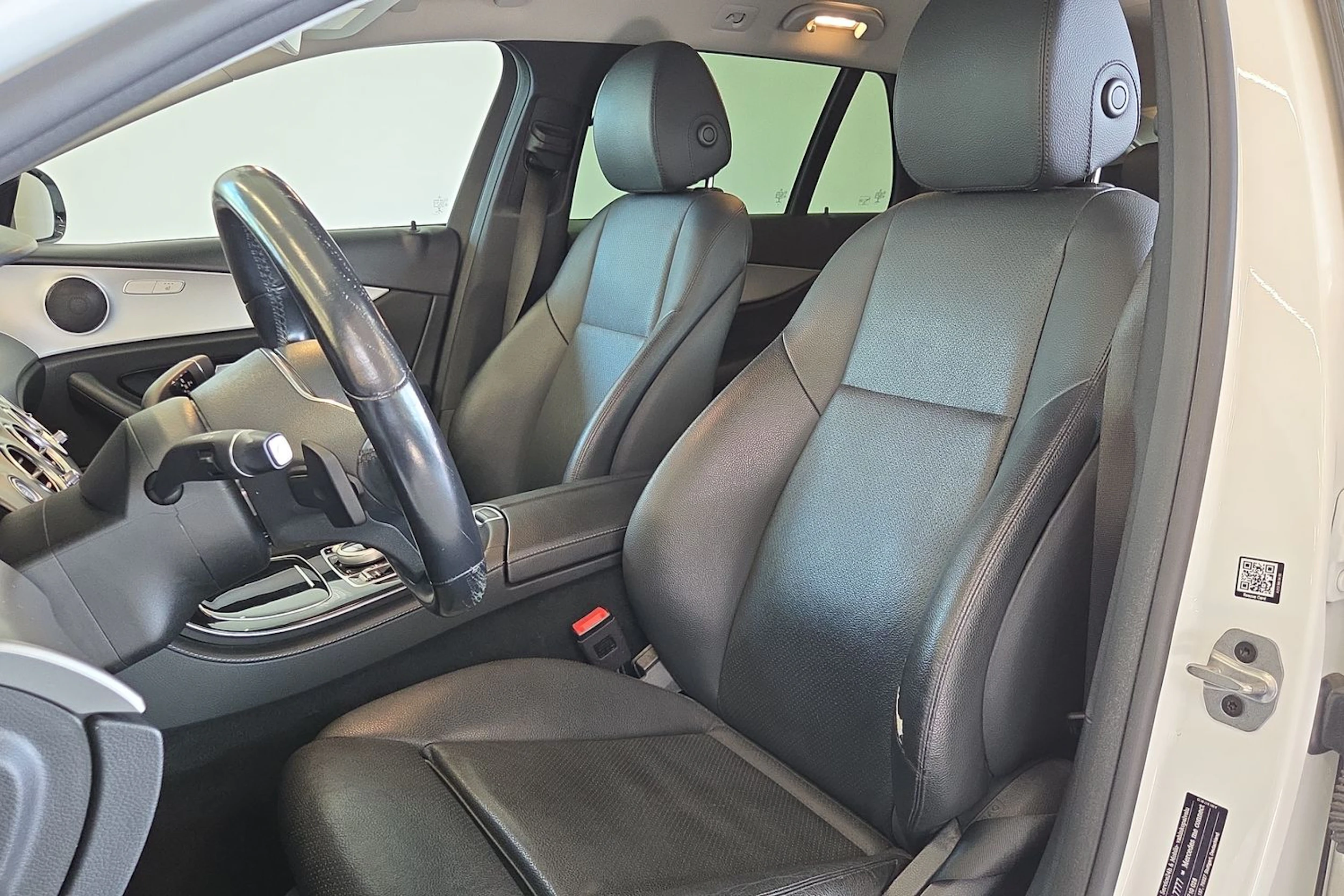 valkoinen Mercedes-Benz E 2020 kuva 23.