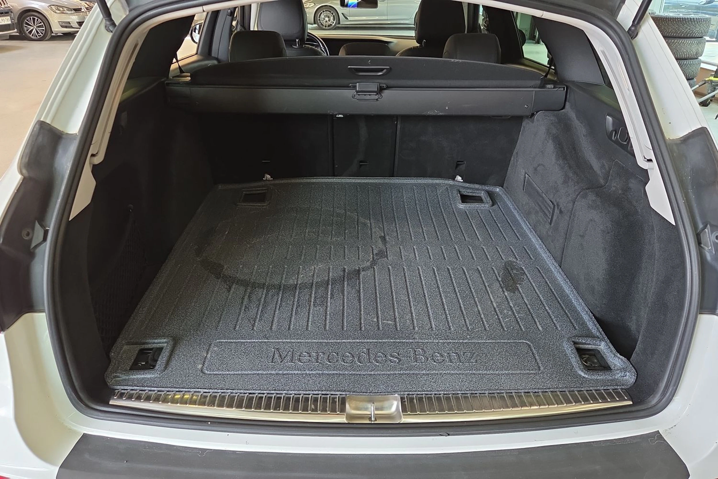 valkoinen Mercedes-Benz E 2020 kuva 25.