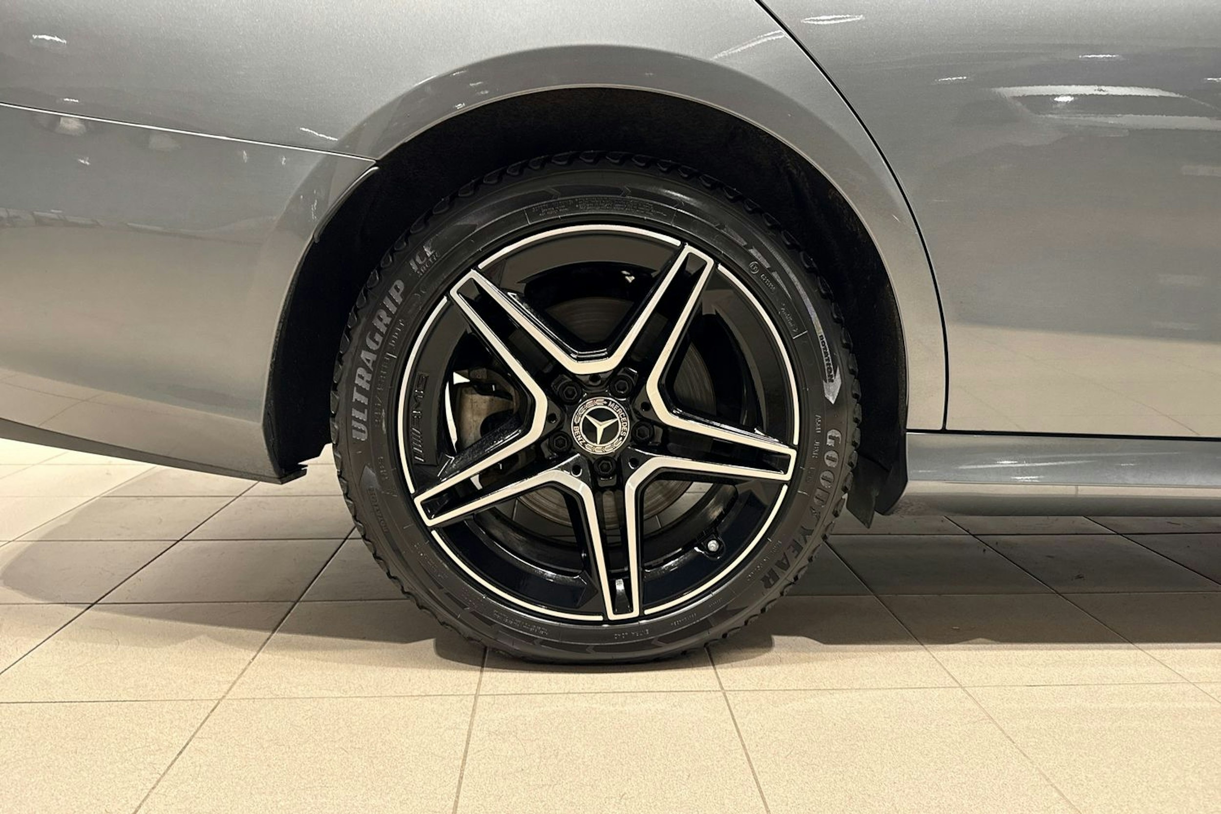 harmaa Mercedes-Benz E 2021 kuva 10.