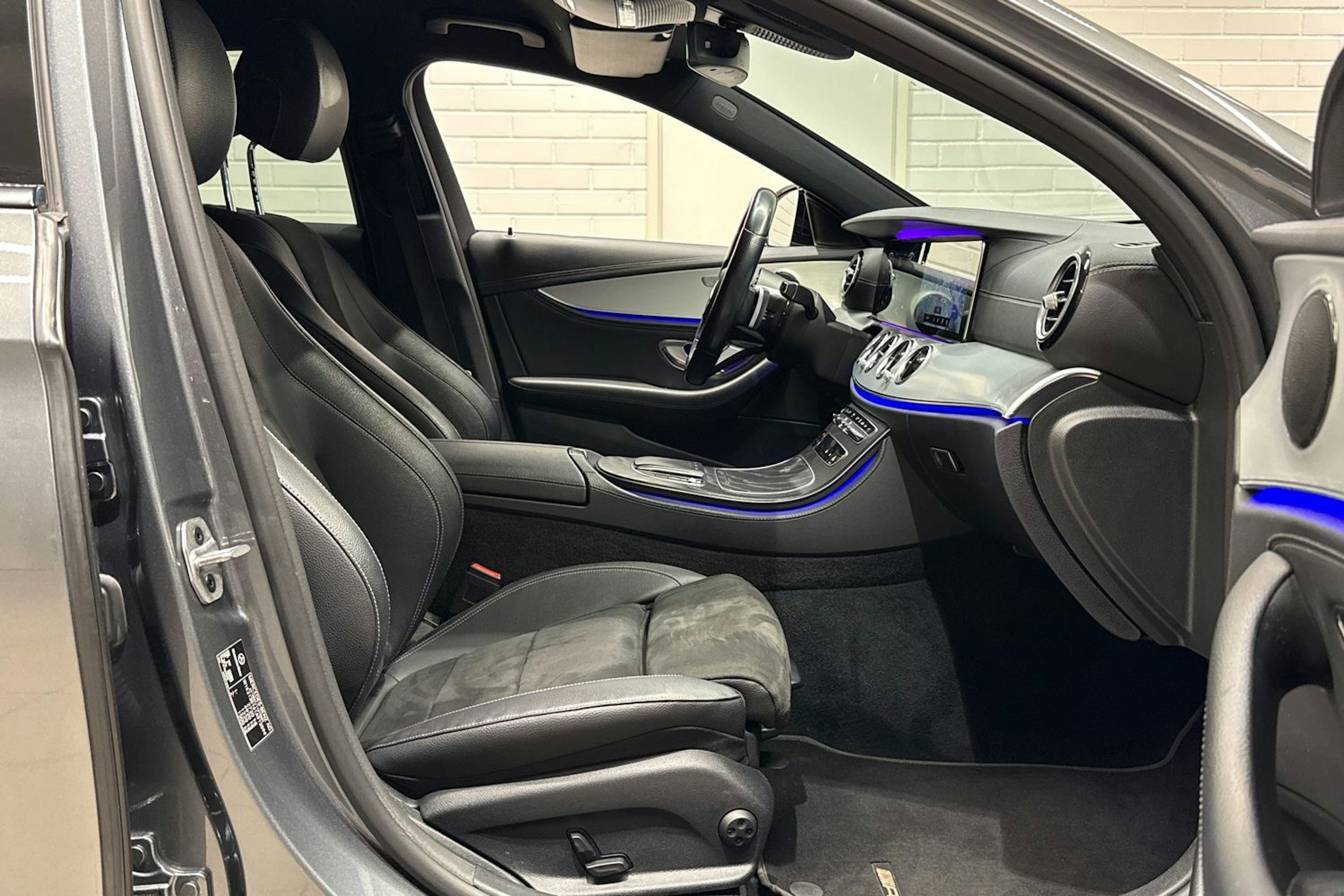 harmaa Mercedes-Benz E 2021 kuva 16.