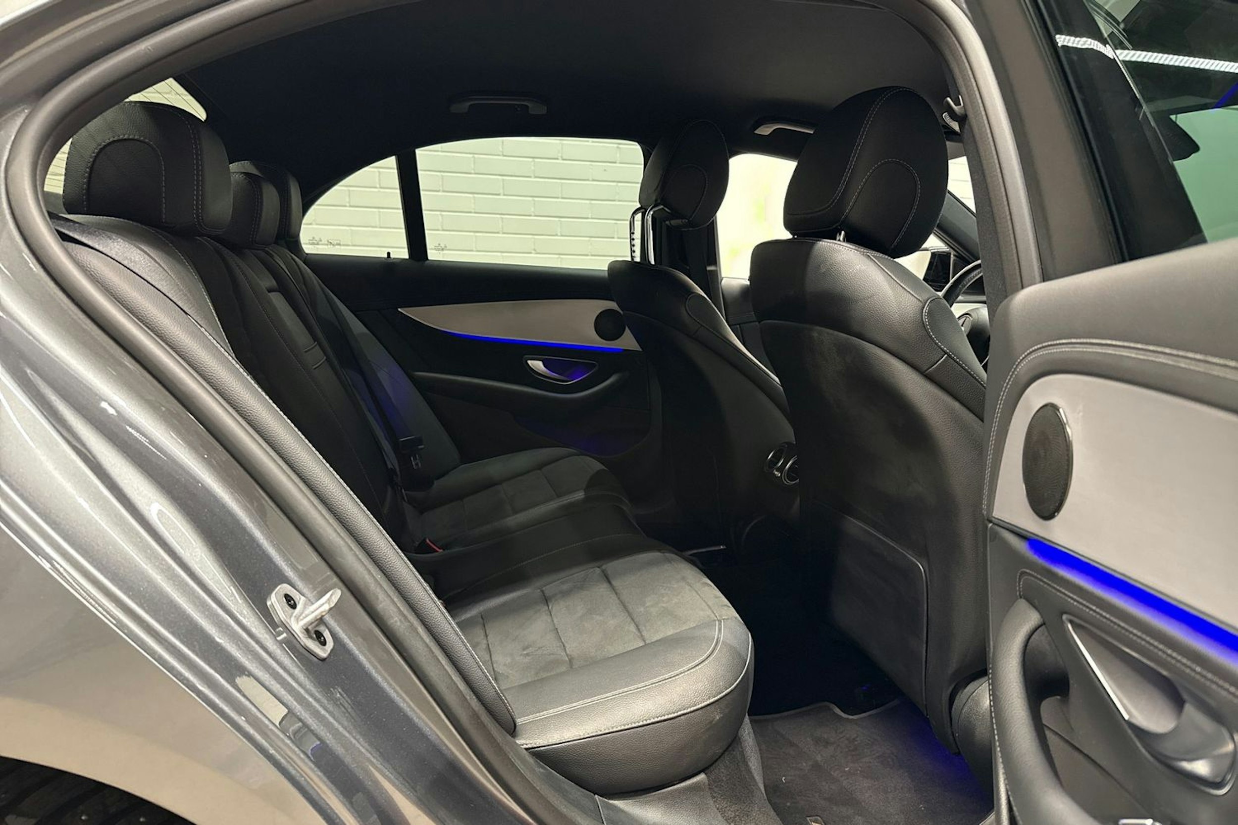 harmaa Mercedes-Benz E 2021 kuva 17.