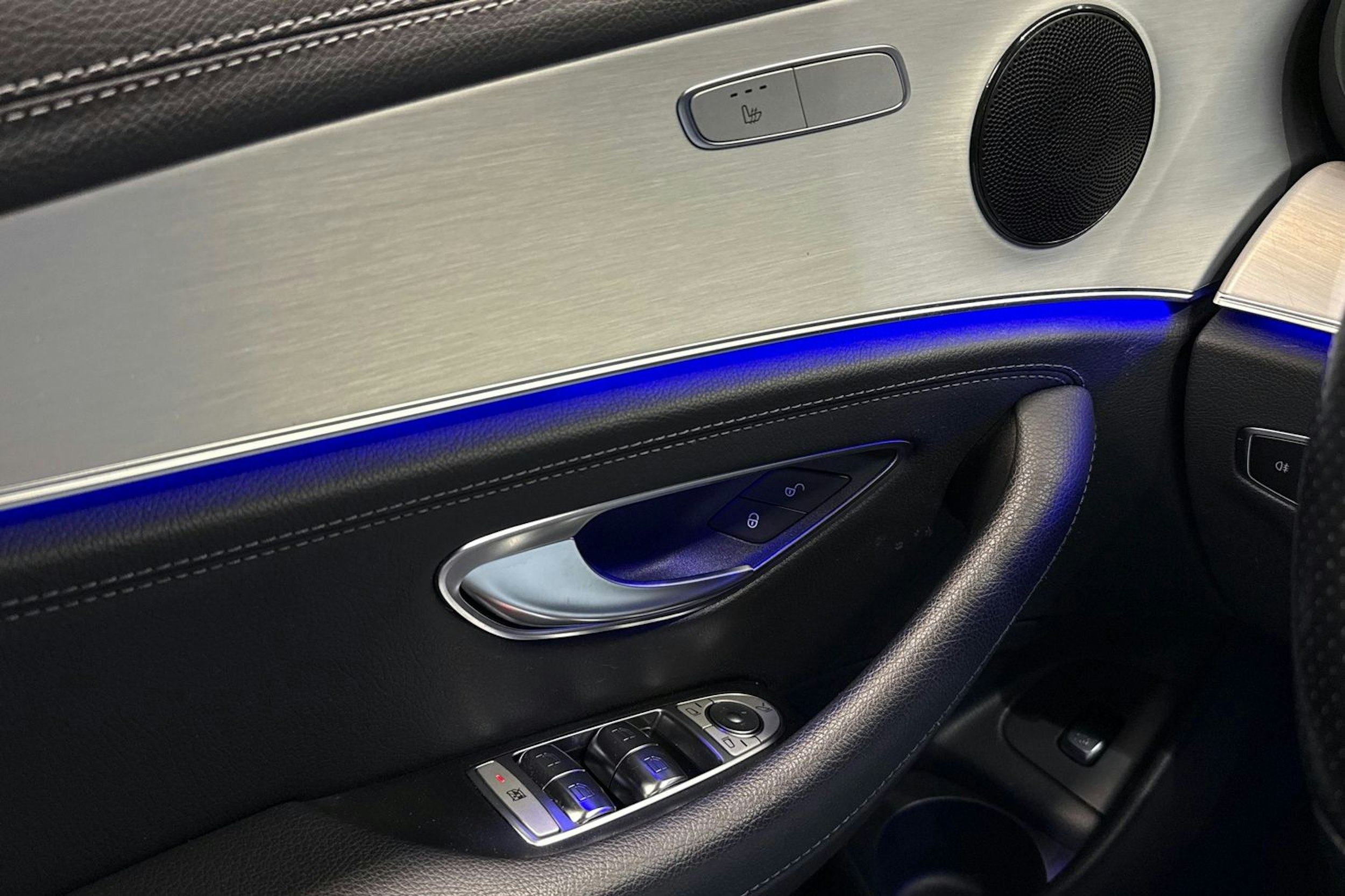 harmaa Mercedes-Benz E 2021 kuva 24.