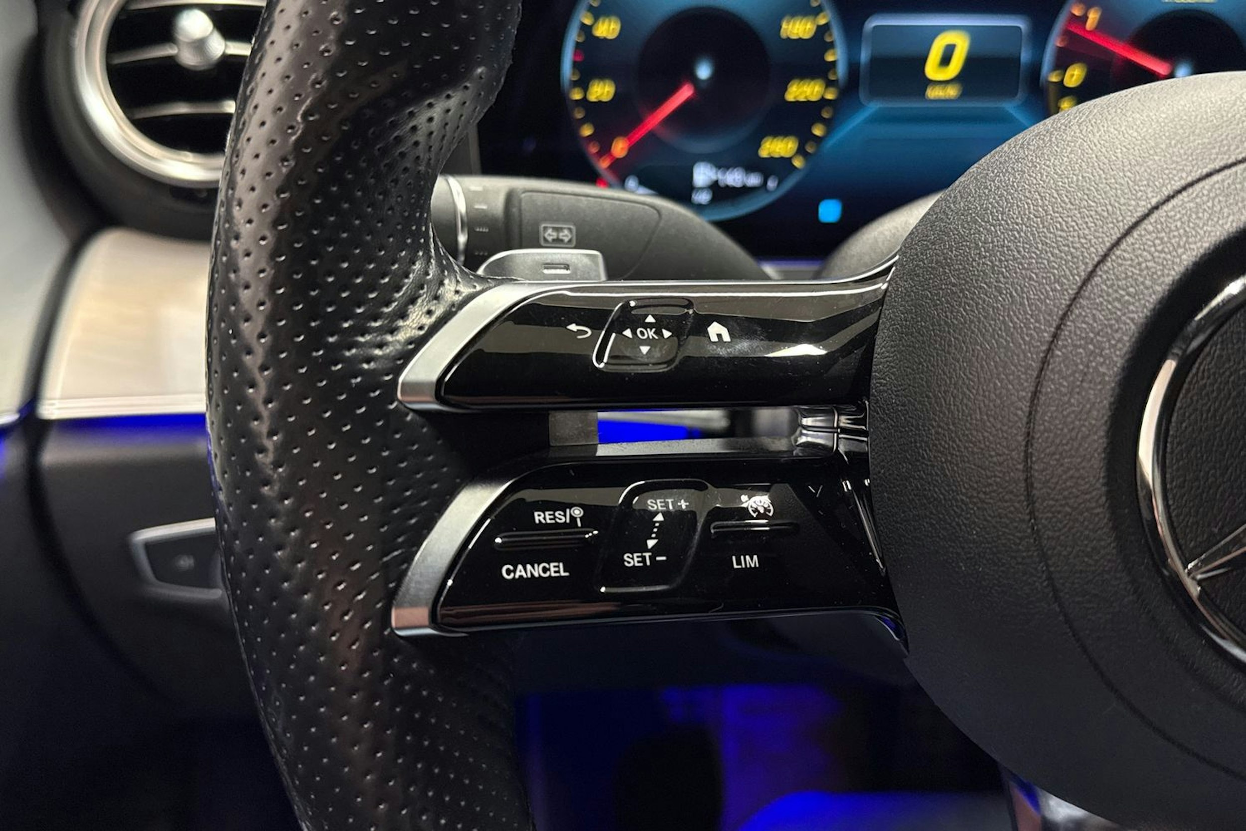 harmaa Mercedes-Benz E 2021 kuva 26.