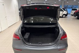 harmaa Mercedes-Benz E 2021 kuva 28.