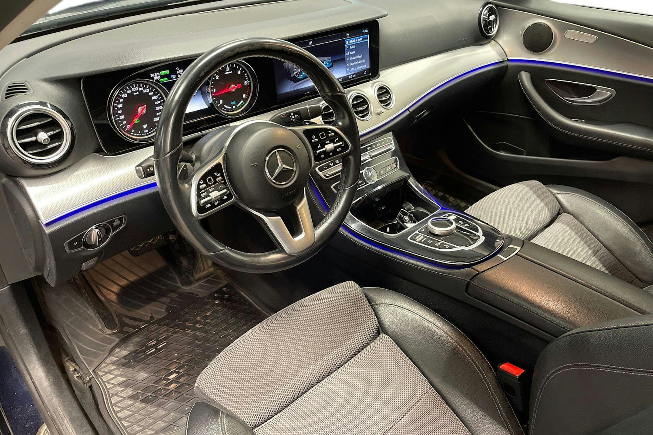 sininen Mercedes-Benz E 2020 kuva 7.