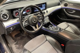 sininen Mercedes-Benz E 2020 kuva 7.