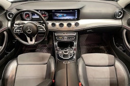sininen Mercedes-Benz E 2020 kuva 9.