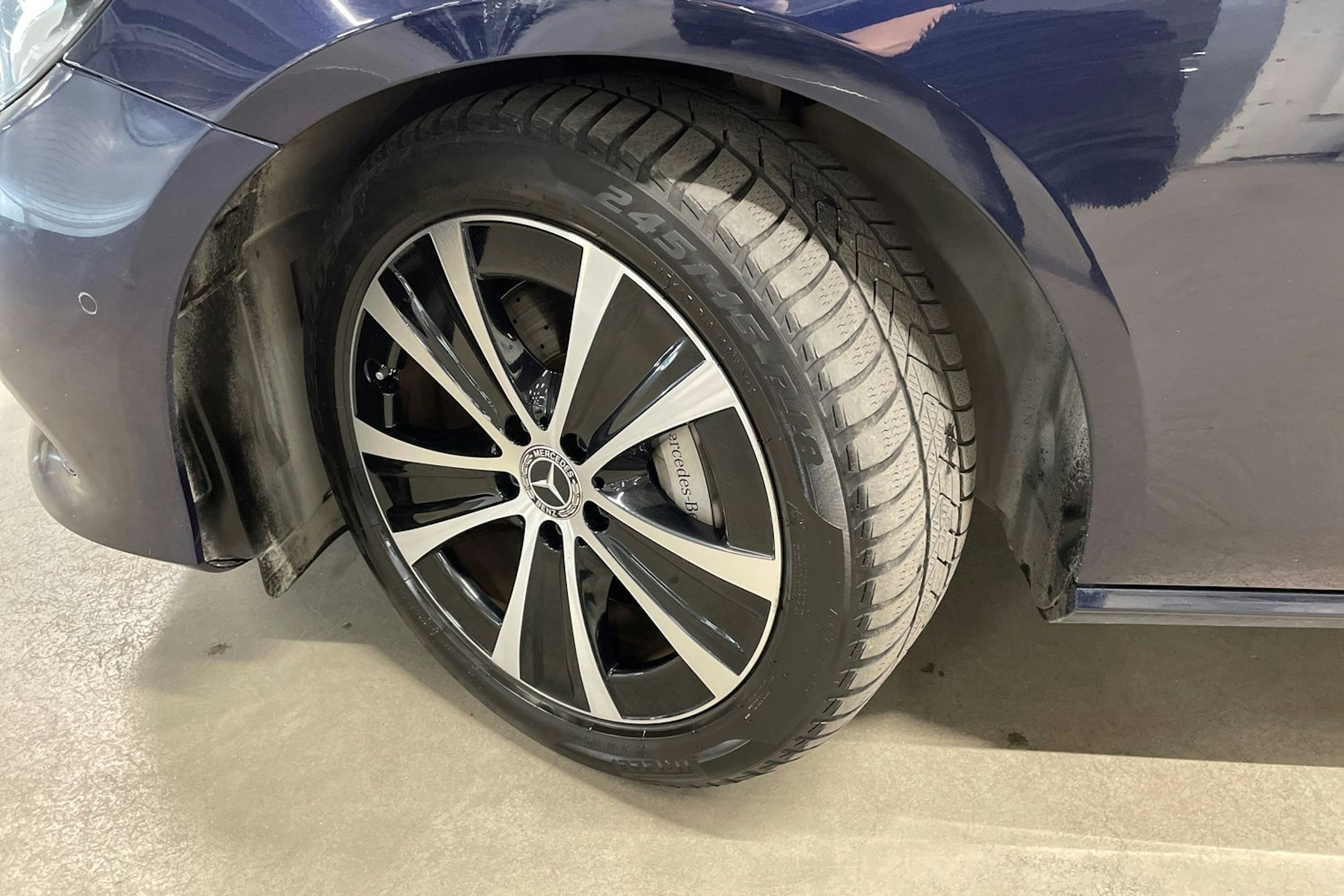 sininen Mercedes-Benz E 2020 kuva 13.