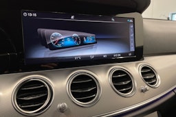 sininen Mercedes-Benz E 2020 kuva 16.