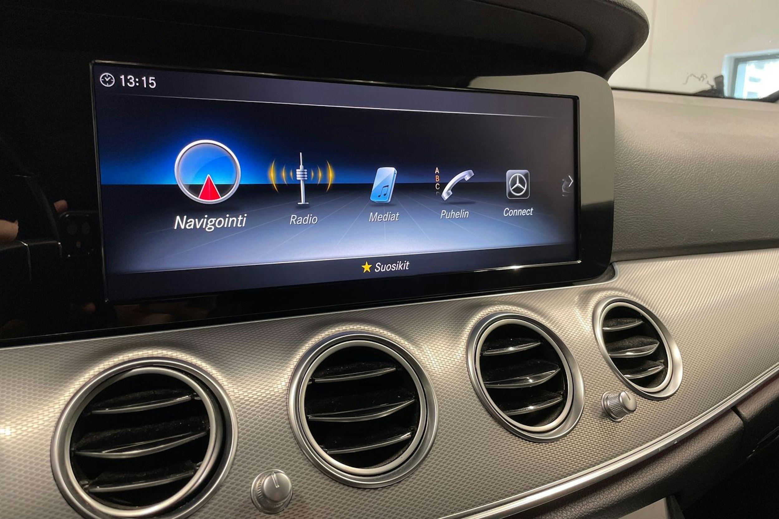sininen Mercedes-Benz E 2020 kuva 17.