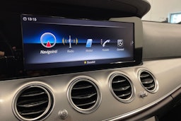 sininen Mercedes-Benz E 2020 kuva 17.