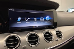 sininen Mercedes-Benz E 2020 kuva 18.