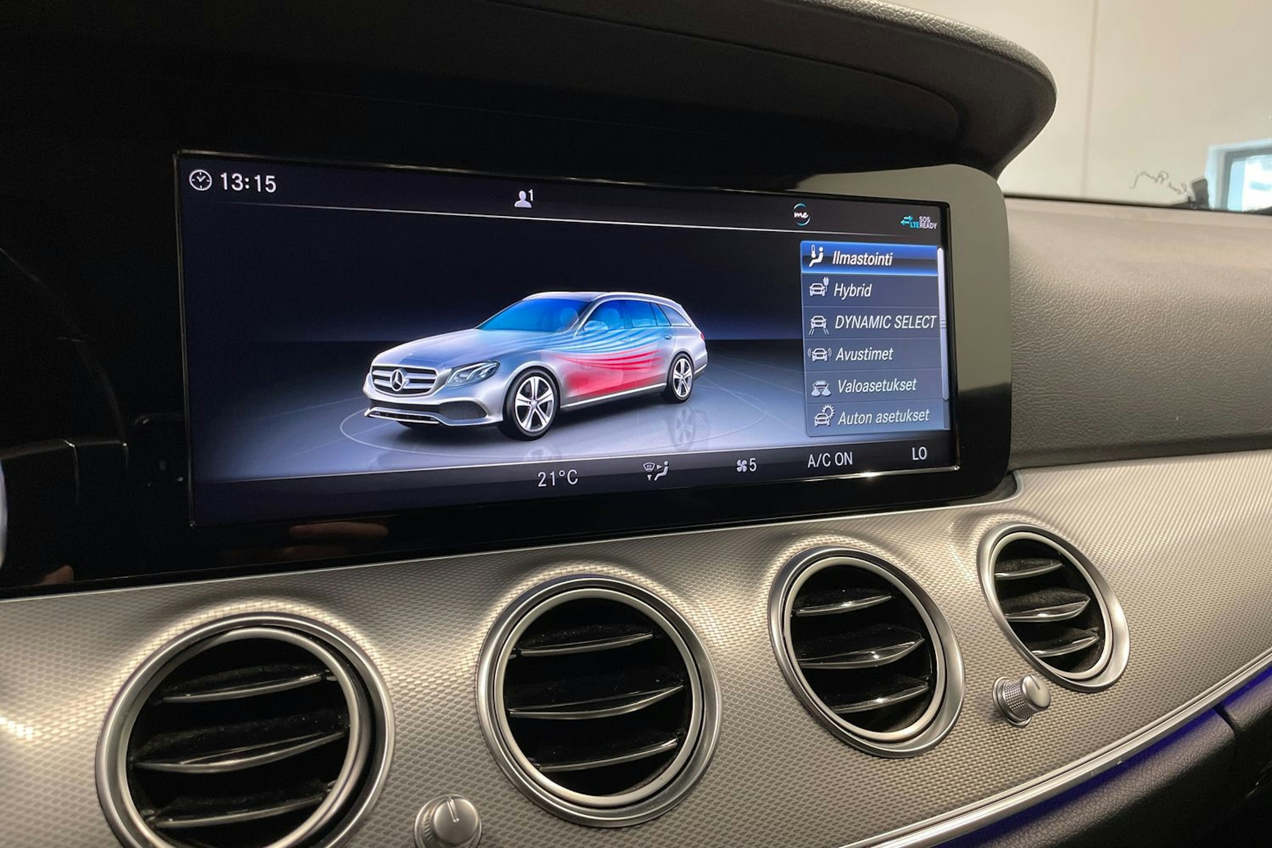sininen Mercedes-Benz E 2020 kuva 19.