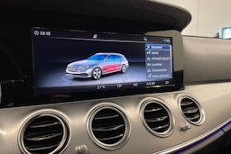 sininen Mercedes-Benz E 2020 kuva 19.