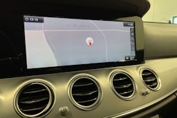 sininen Mercedes-Benz E 2020 kuva 20.
