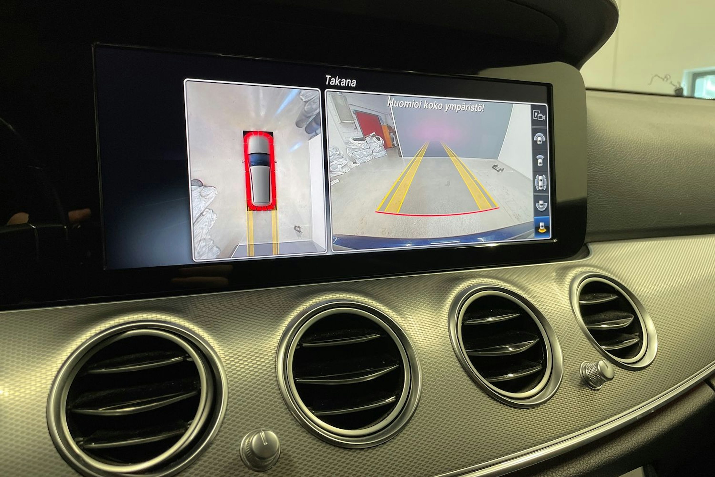 sininen Mercedes-Benz E 2020 kuva 21.