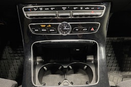 sininen Mercedes-Benz E 2020 kuva 22.