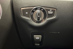 sininen Mercedes-Benz E 2020 kuva 24.