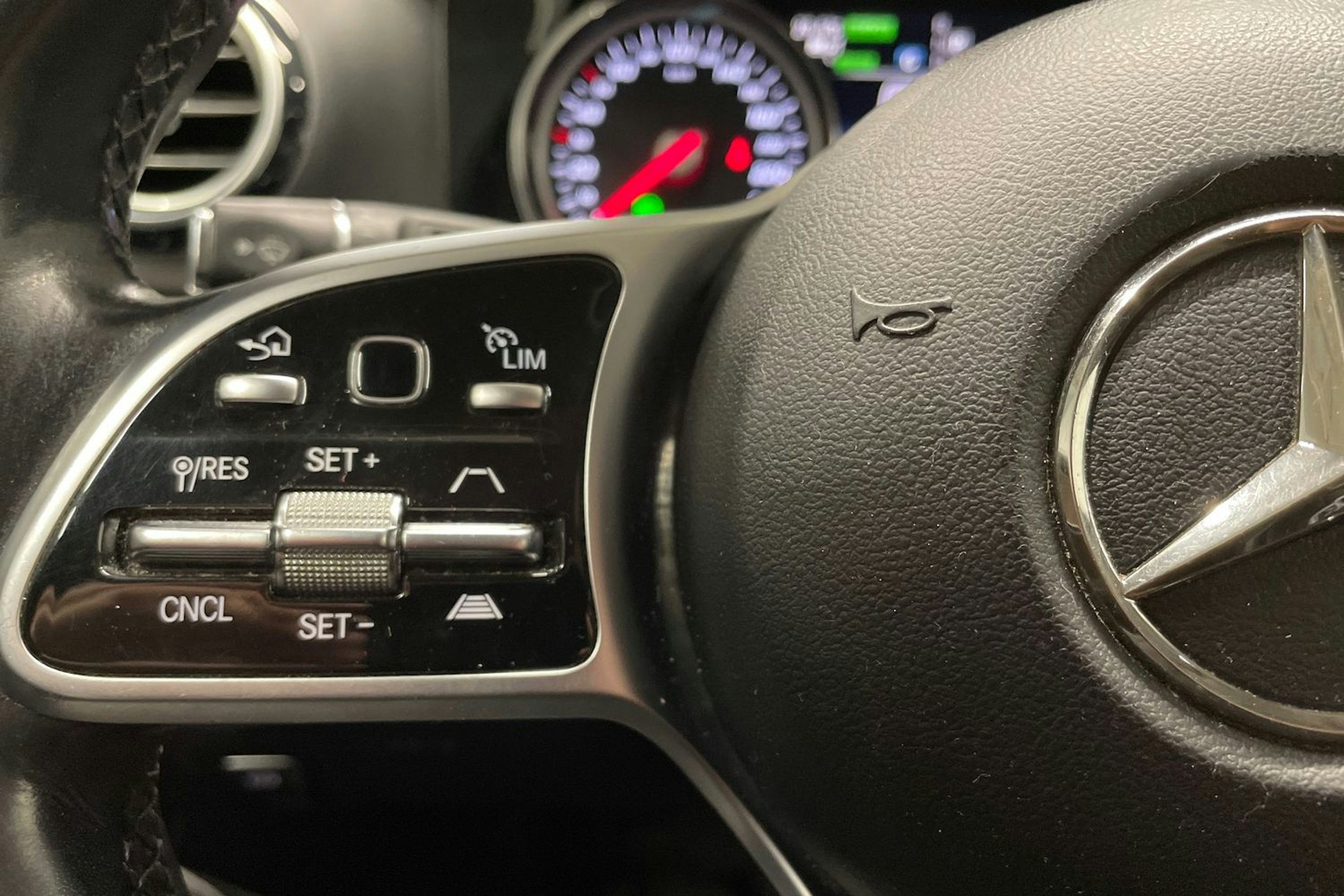 sininen Mercedes-Benz E 2020 kuva 25.
