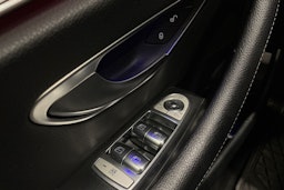 sininen Mercedes-Benz E 2020 kuva 27.
