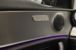 sininen Mercedes-Benz E 2020 kuva 28.