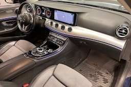 sininen Mercedes-Benz E 2020 kuva 31.
