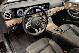 Musta Mercedes-Benz E 2020 kuva 7.