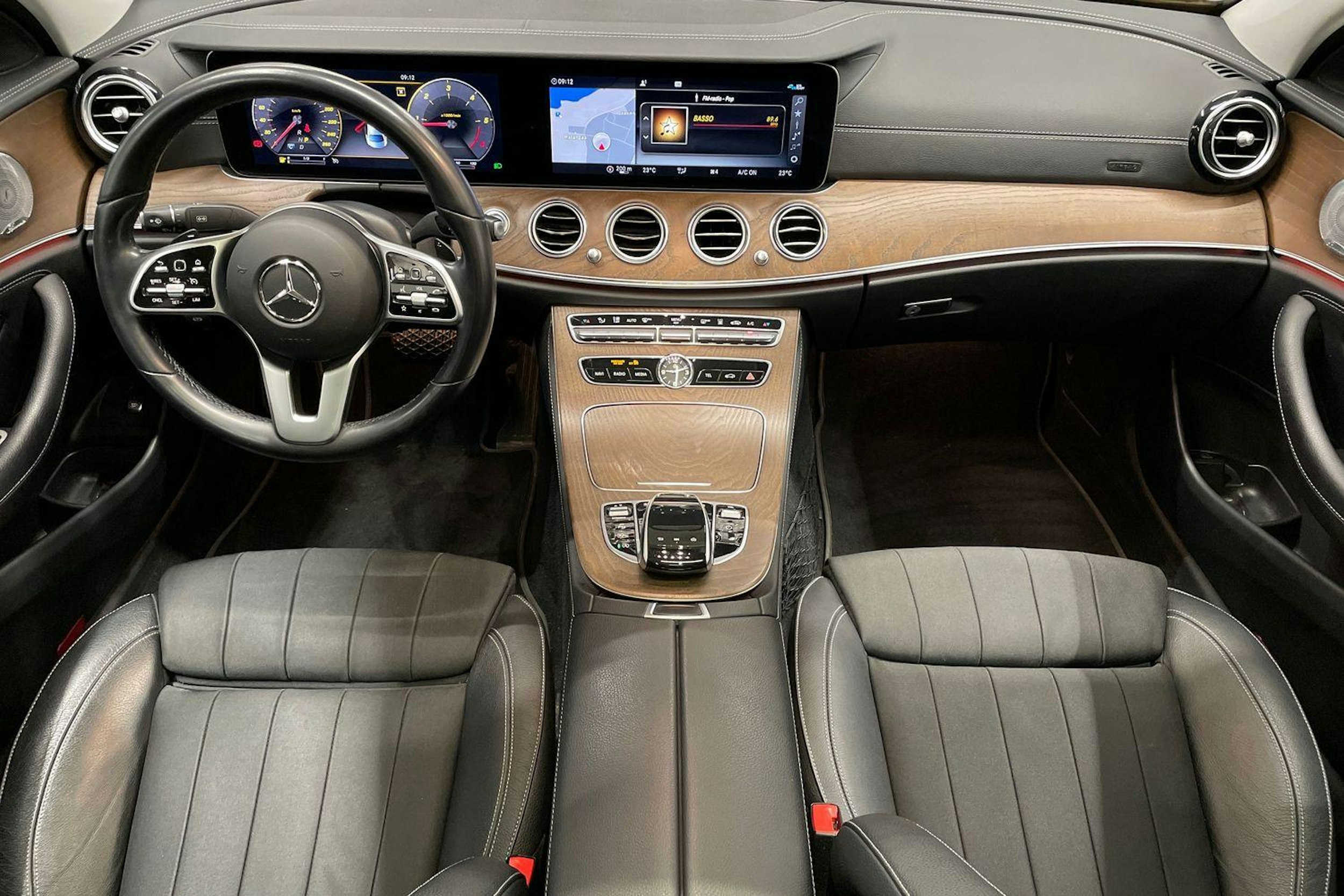 Musta Mercedes-Benz E 2020 kuva 9.