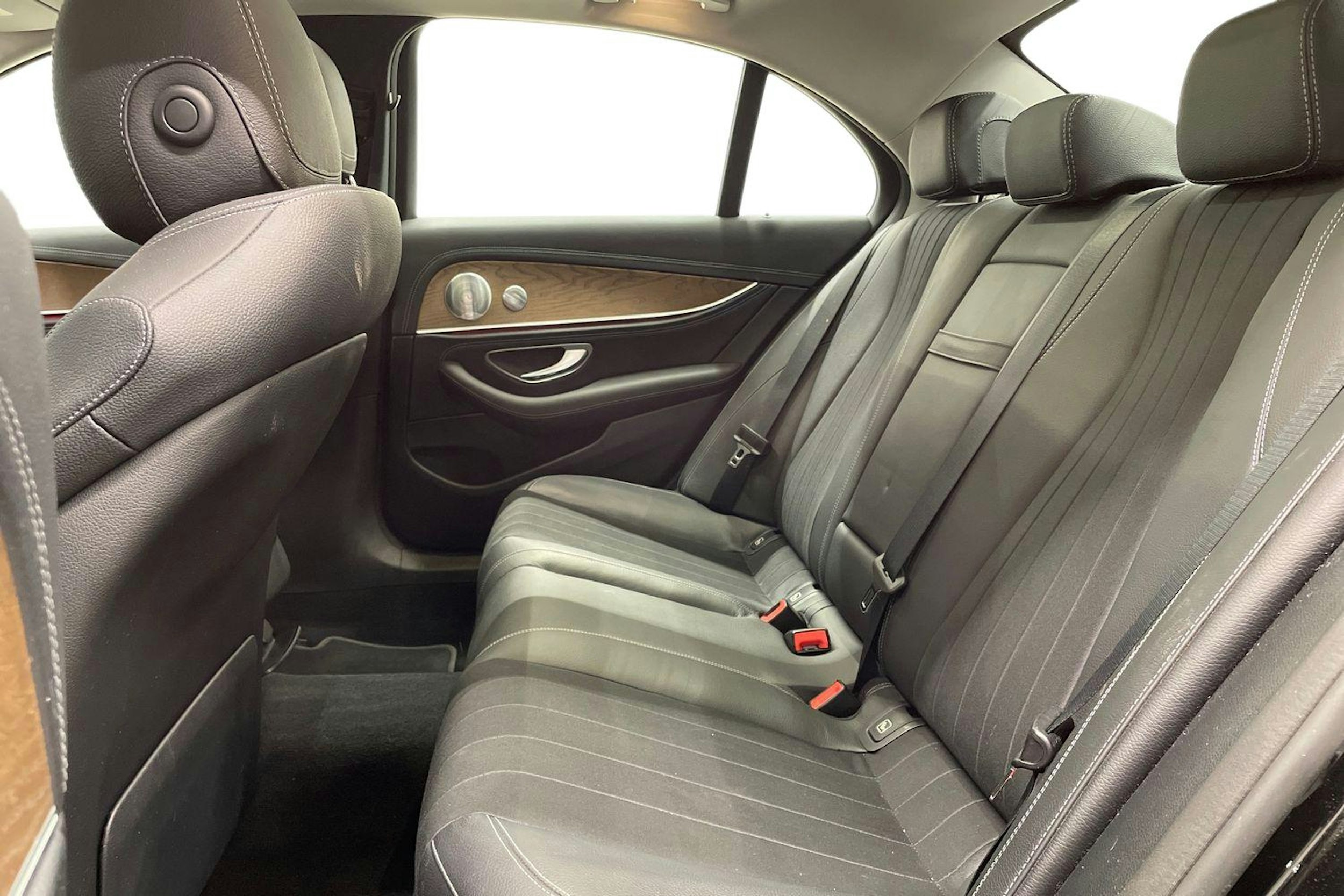 Musta Mercedes-Benz E 2020 kuva 10.