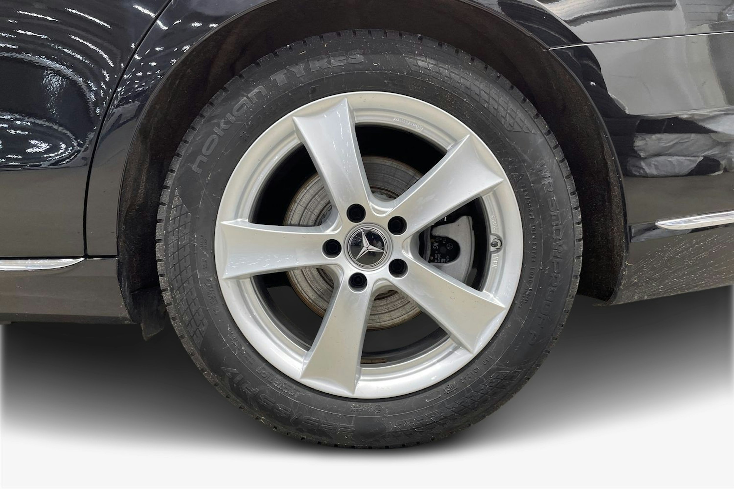 Musta Mercedes-Benz E 2020 kuva 11.