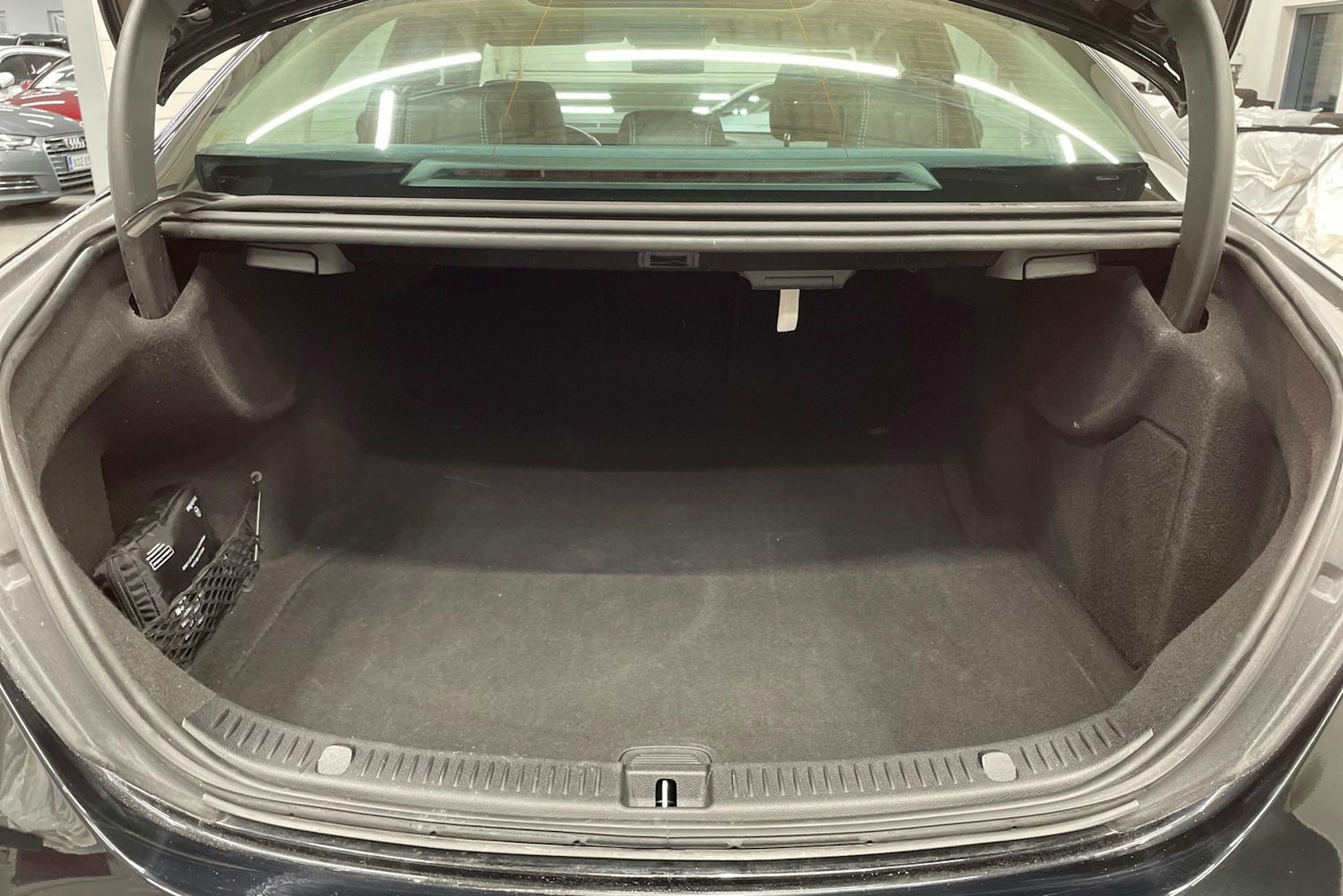 Musta Mercedes-Benz E 2020 kuva 15.