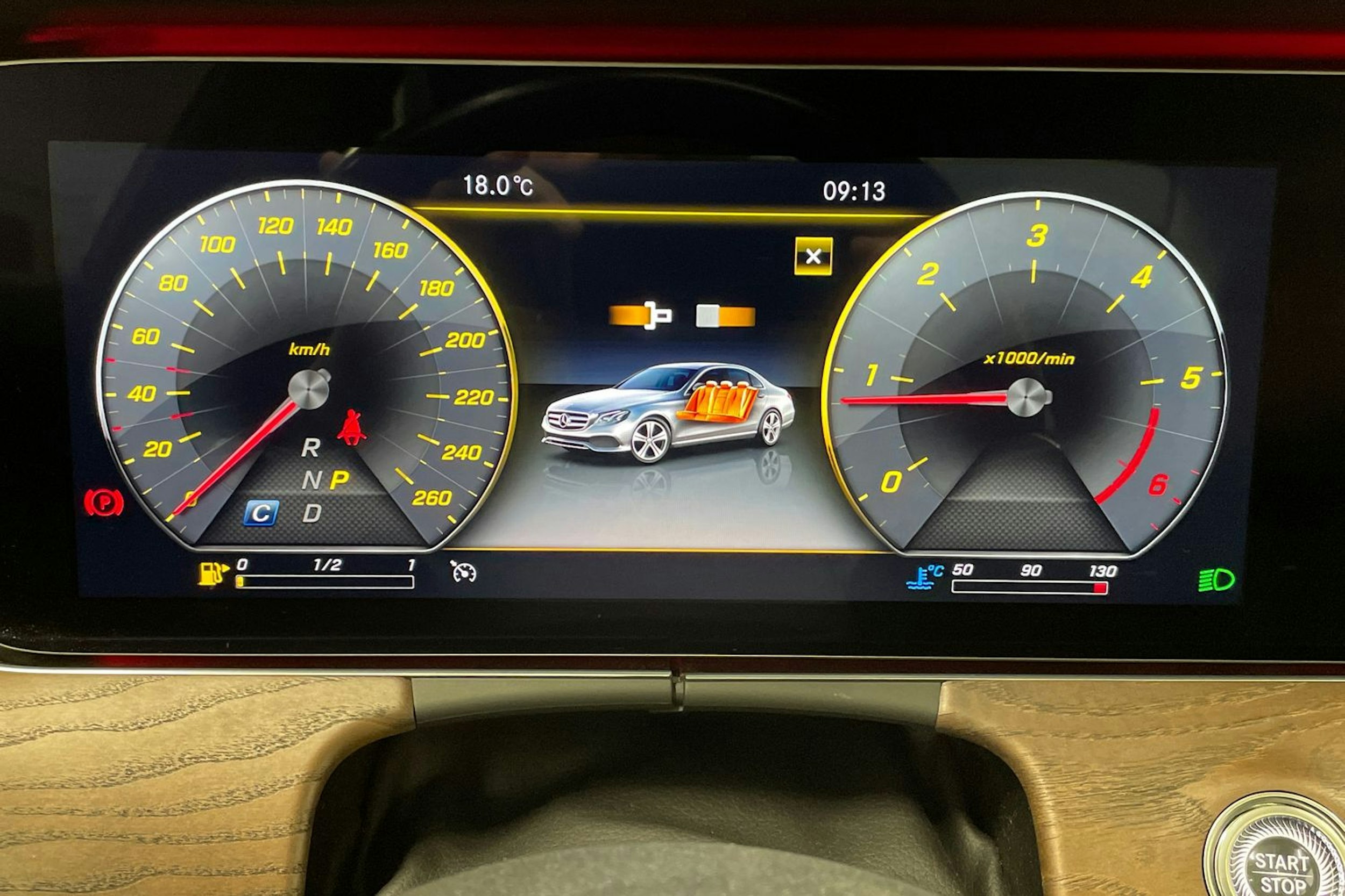 Musta Mercedes-Benz E 2020 kuva 16.