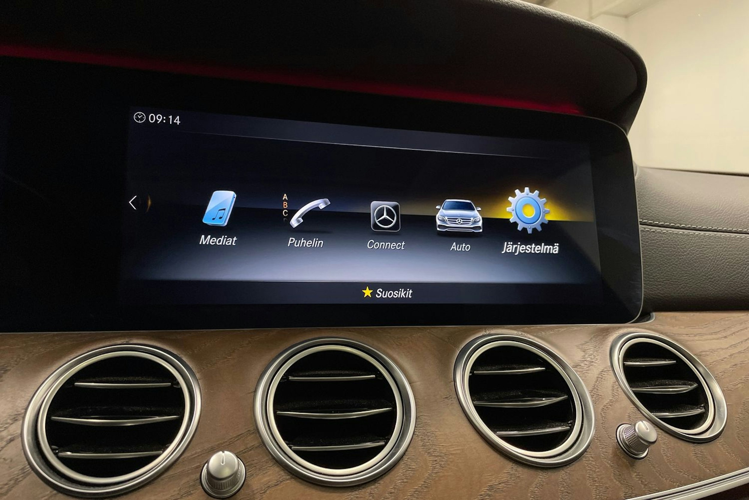 Musta Mercedes-Benz E 2020 kuva 18.