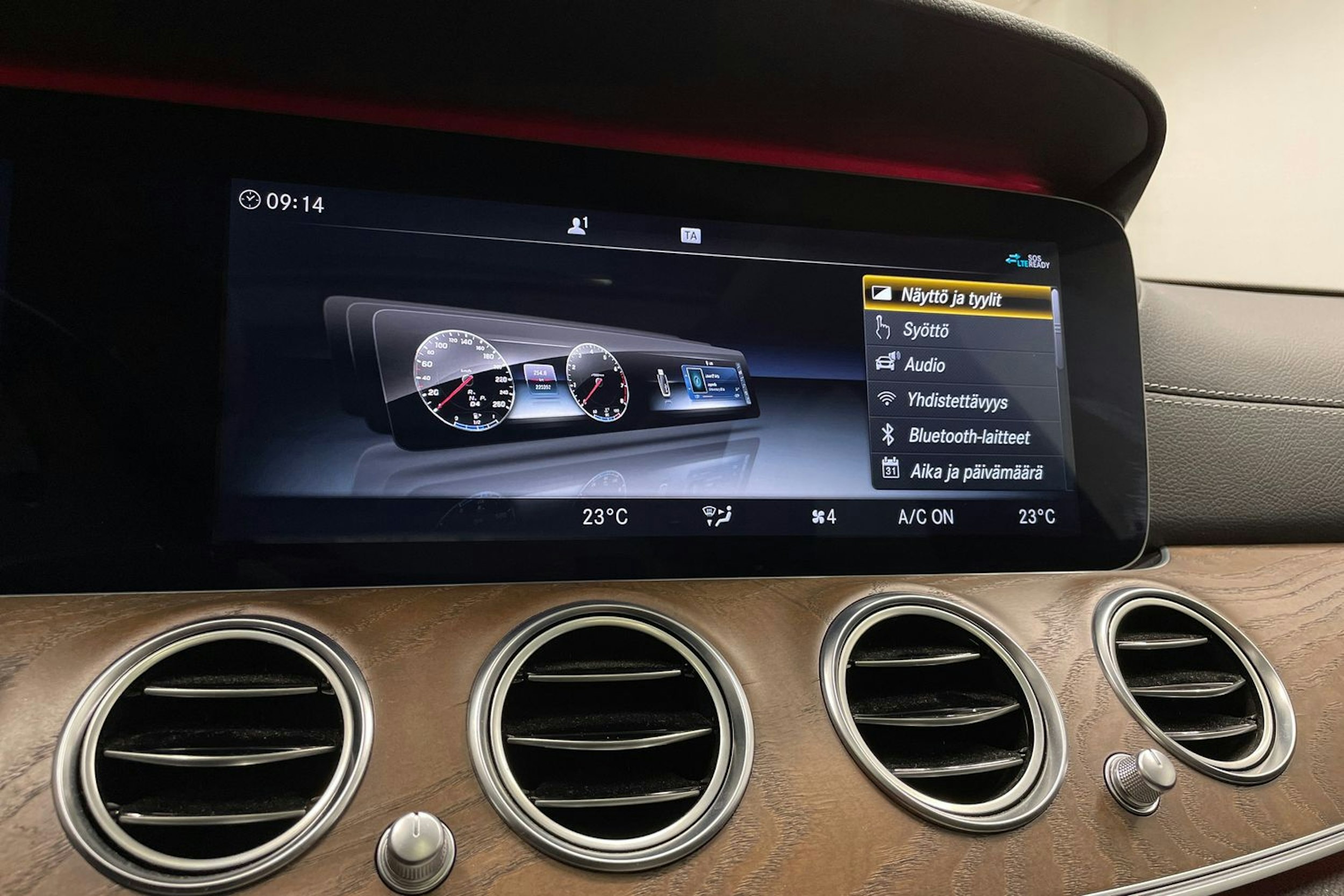 Musta Mercedes-Benz E 2020 kuva 19.